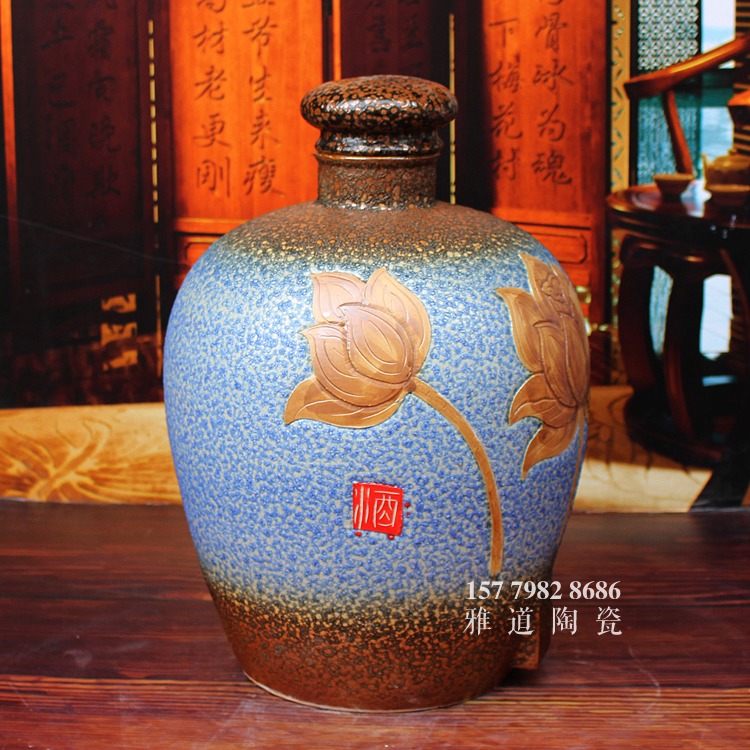 10-100斤蓝釉雕刻荷花陶瓷酒坛