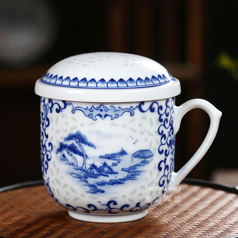 手绘山水带盖过滤玲珑高档陶瓷茶杯