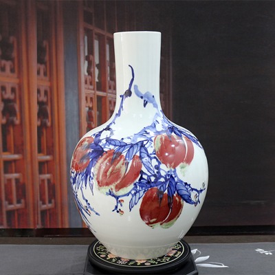 景德镇陶瓷寿桃花瓶（青花釉里红天球）