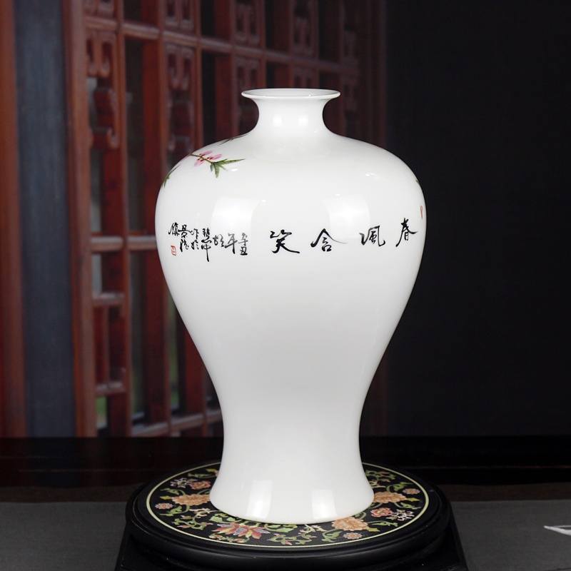 胡慧中手绘陶瓷花瓶摆件（春风含笑）