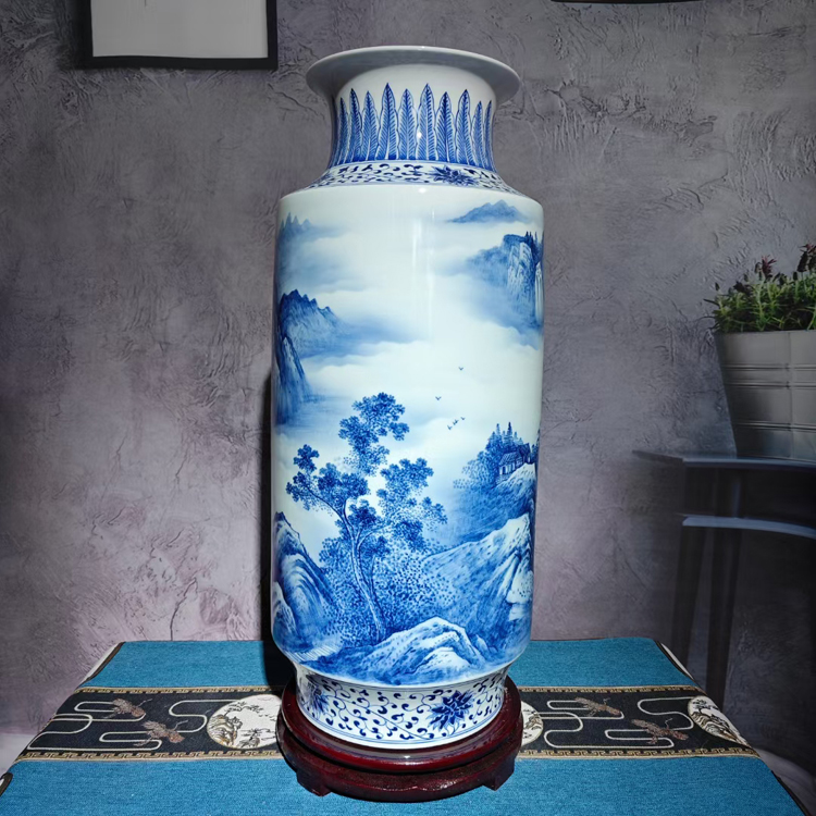 景德镇手绘青花瓷山水陶瓷花瓶(春醉山乡）(图1)