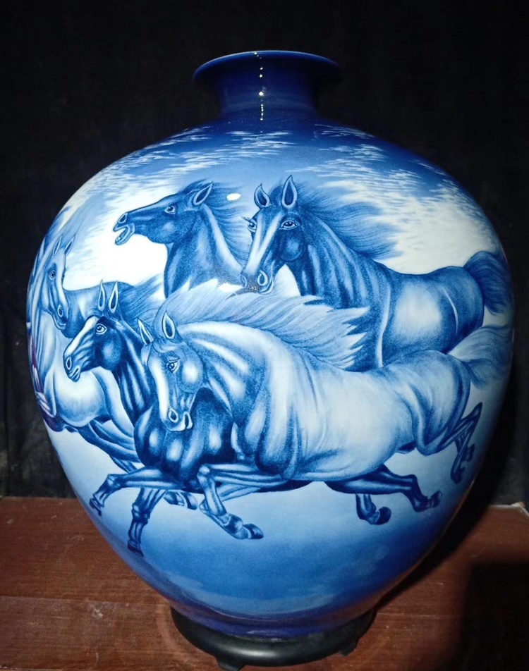 景德镇名家手绘工笔陶瓷花瓶（马到成功）