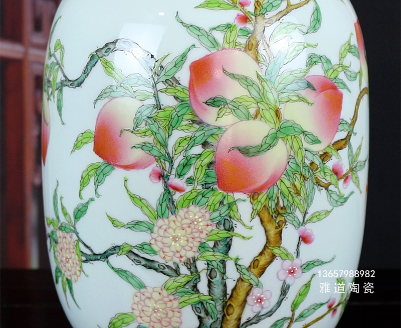 手绘雍正粉彩八桃仿古陶瓷花瓶