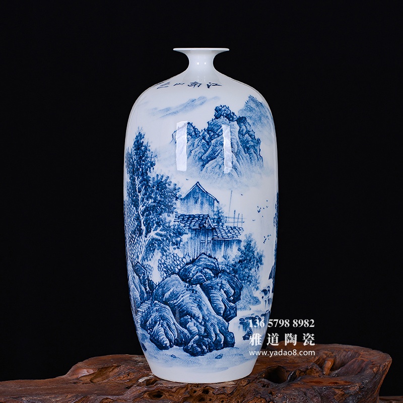 景德镇名家手绘青花山水陶瓷花瓶摆件